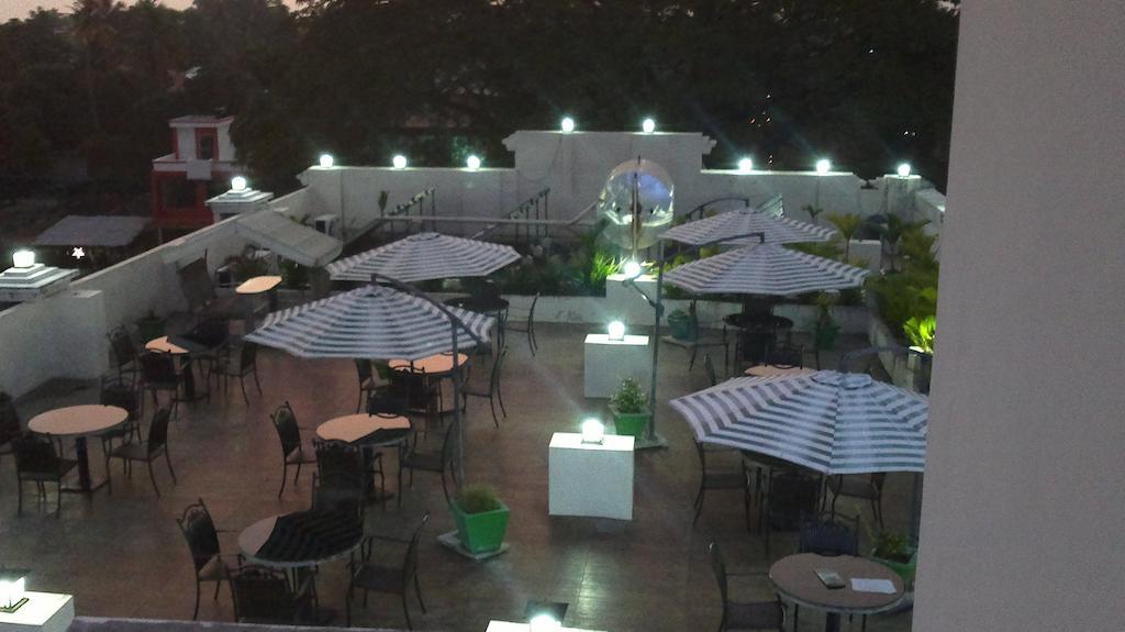 Hotel Sea Palace Kollam Εξωτερικό φωτογραφία