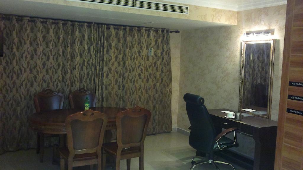 Hotel Sea Palace Kollam Εξωτερικό φωτογραφία