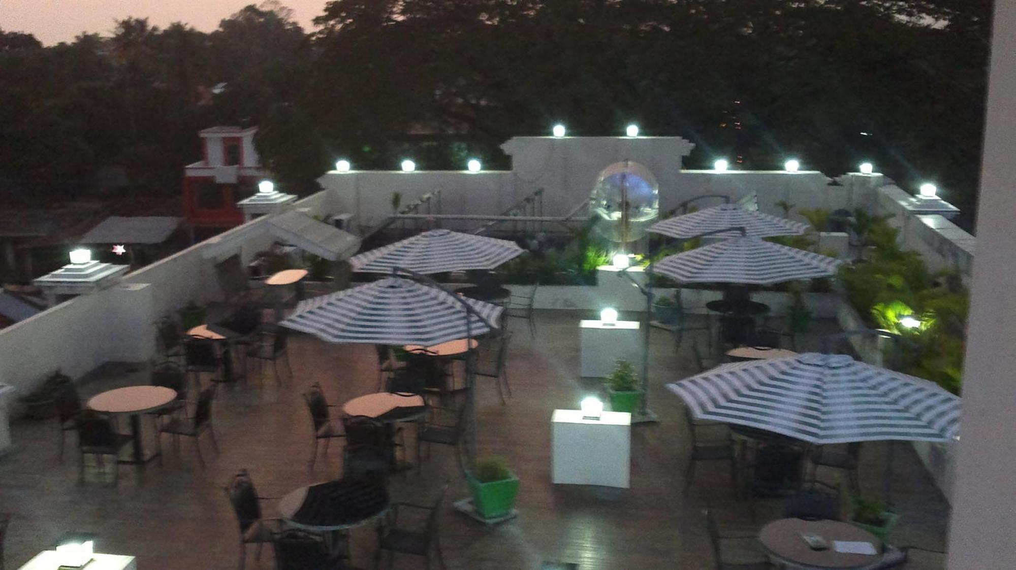 Hotel Sea Palace Kollam Εξωτερικό φωτογραφία
